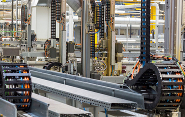 In the event of a chain breakage, the machine is stopped automatically to prevent subsequent damage.