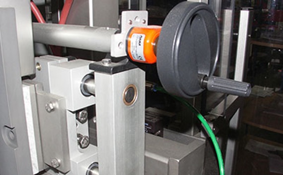 Single-tube linear unit for positioning tasks in bag forming, filling and sealing machines